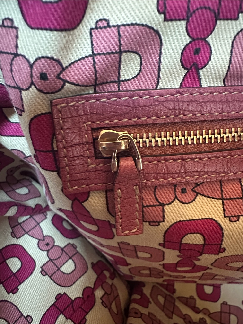 EUC GUCCI JOLICOEUR Pink & GG Canvas Tote Cert of Auth included. She’s a beauty - Picture 11 of 16
